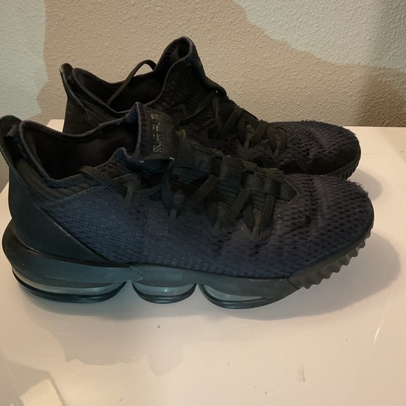 Nike LeBron 16 low triple black Men\'s  Athletic Shoes 10 main image 8